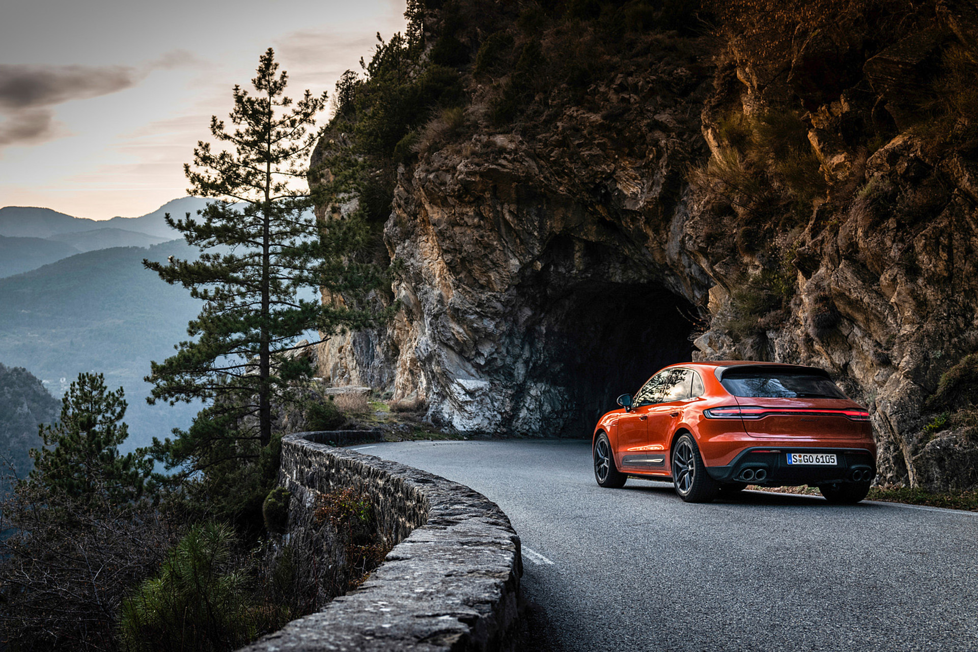 Download 2023 Porsche Macan T - Rear Three-Quarter HD Wallpaper 1921x1281 #117