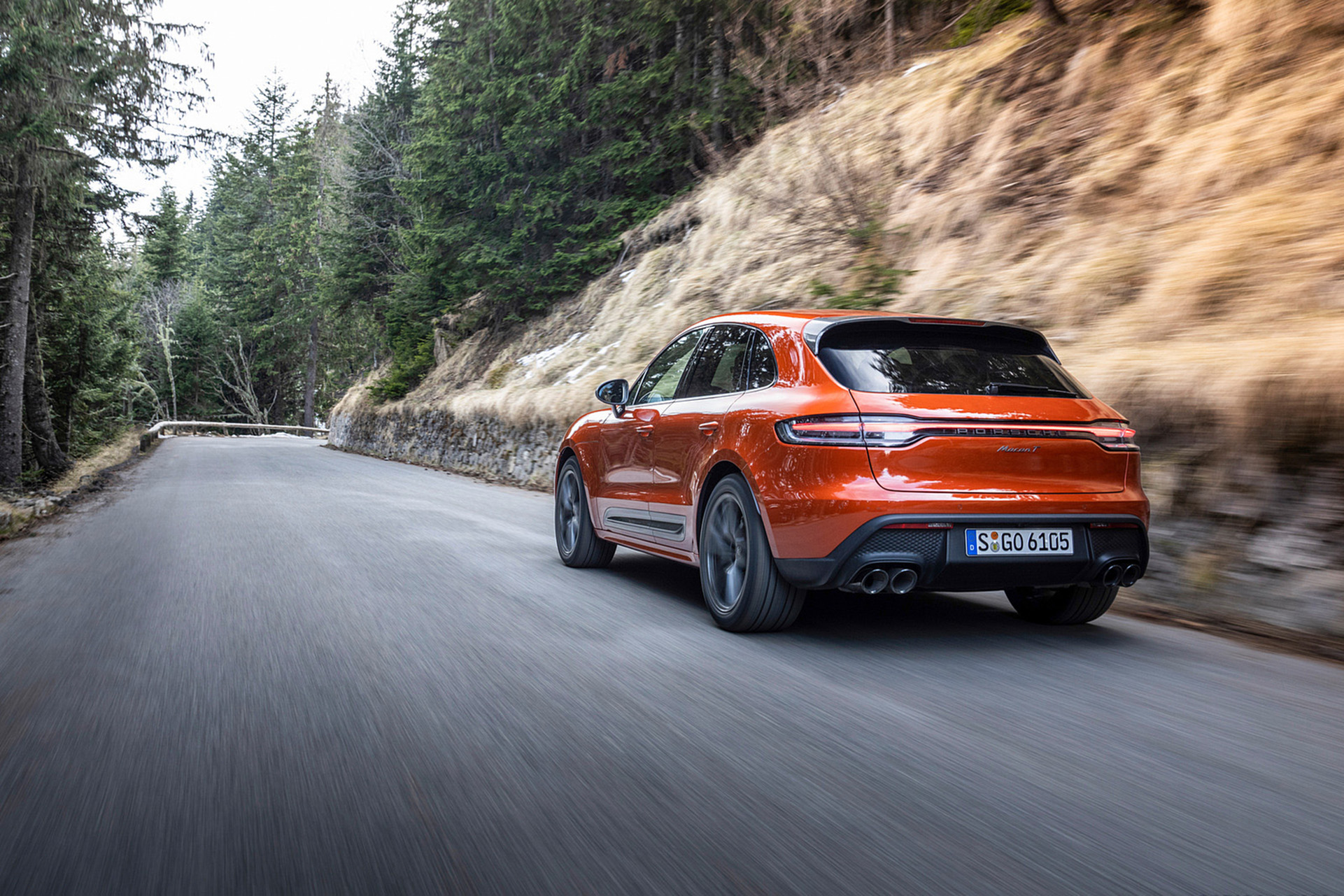 Download 2023 Porsche Macan T - Rear Three-Quarter HD Wallpaper 1921x1281 #99