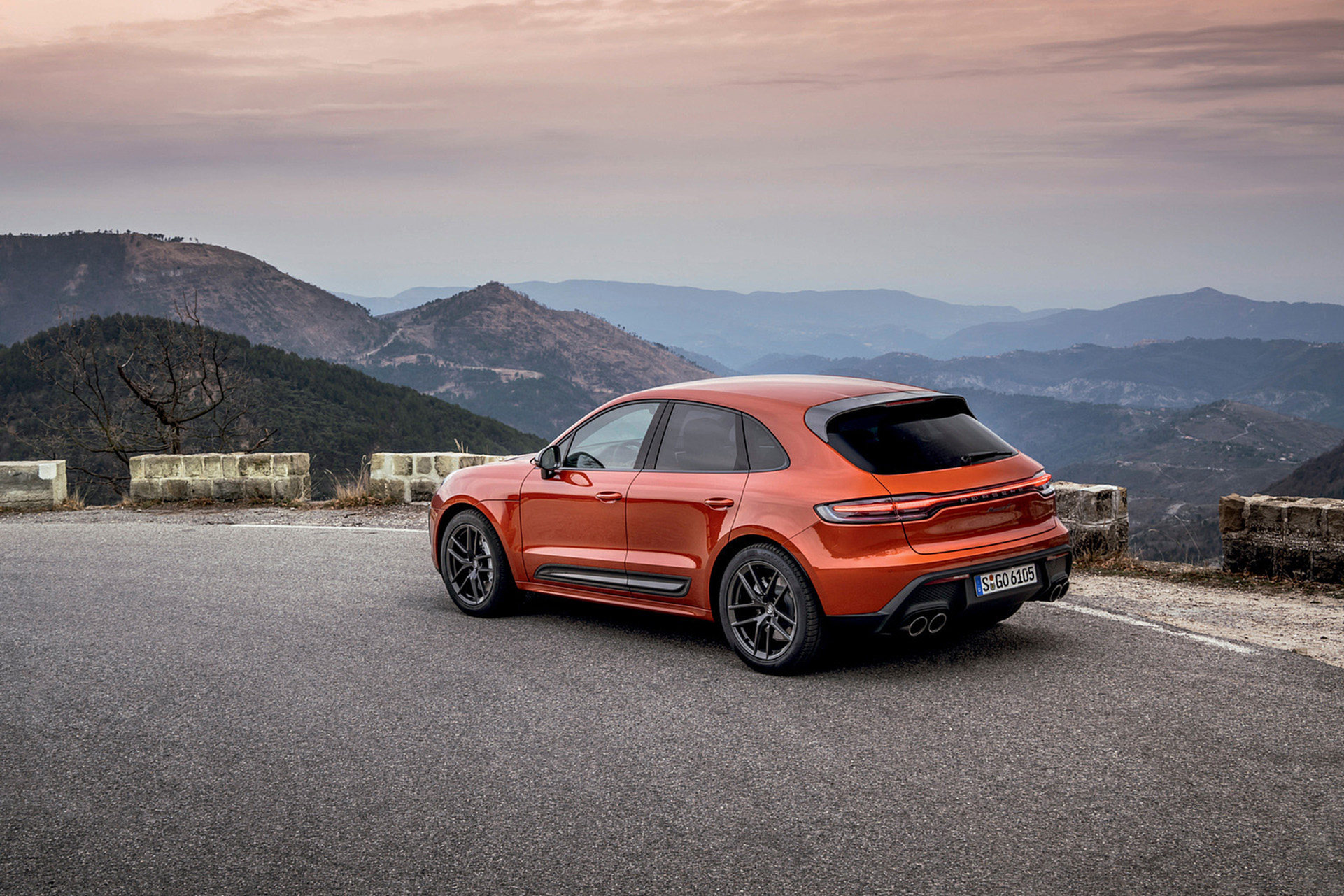 Download 2023 Porsche Macan T - Rear Three-Quarter HD Wallpaper 1921x1281 #132