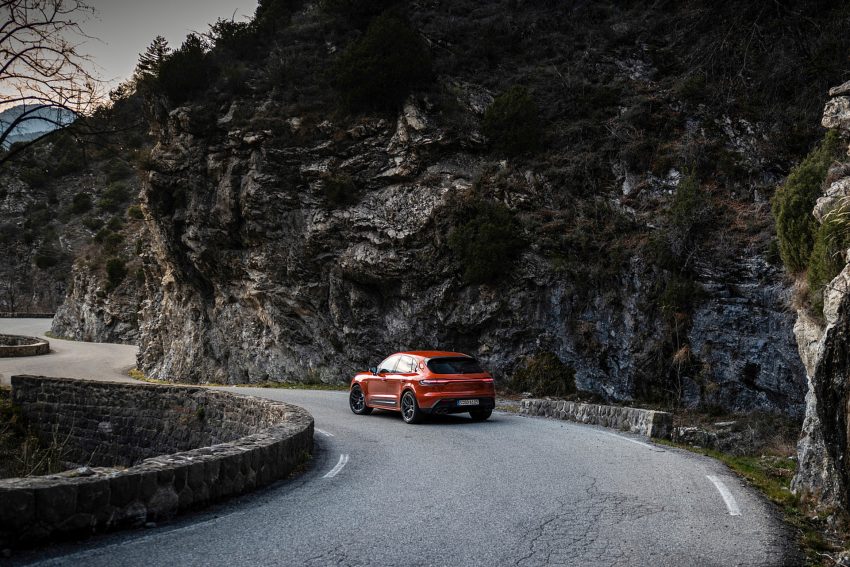 2023 Porsche Macan T - Rear Three-Quarter Wallpaper 850x567 #118