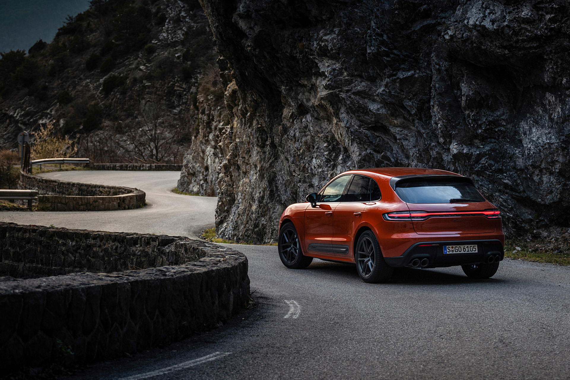 Download 2023 Porsche Macan T - Rear Three-Quarter HD Wallpaper 1921x1281 #119