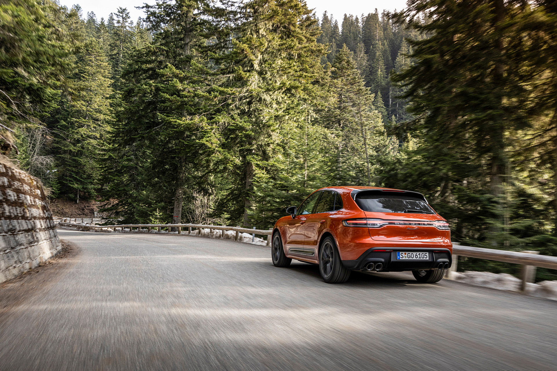 Download 2023 Porsche Macan T - Rear HD Wallpaper 1921x1281 #104