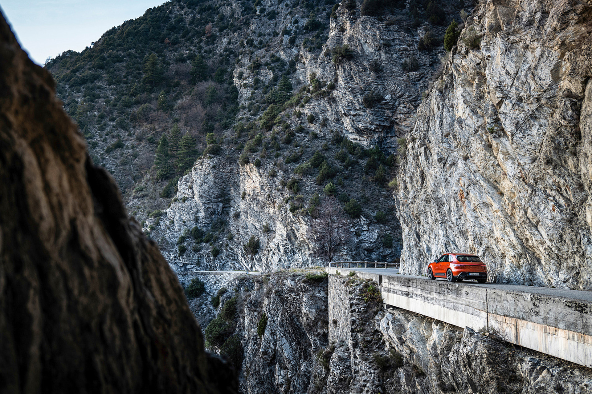 Download 2023 Porsche Macan T - Rear HD Wallpaper 1921x1281 #124