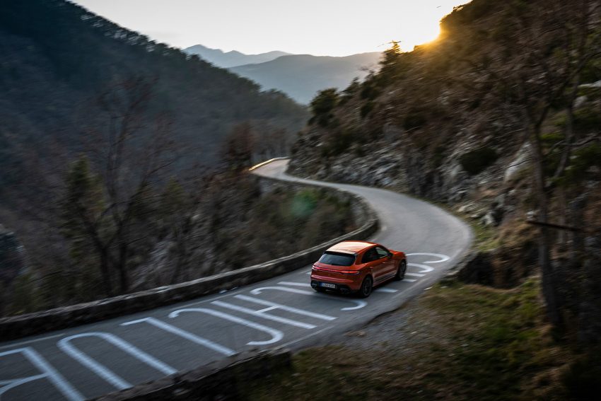 2023 Porsche Macan T - Rear Wallpaper 850x567 #120