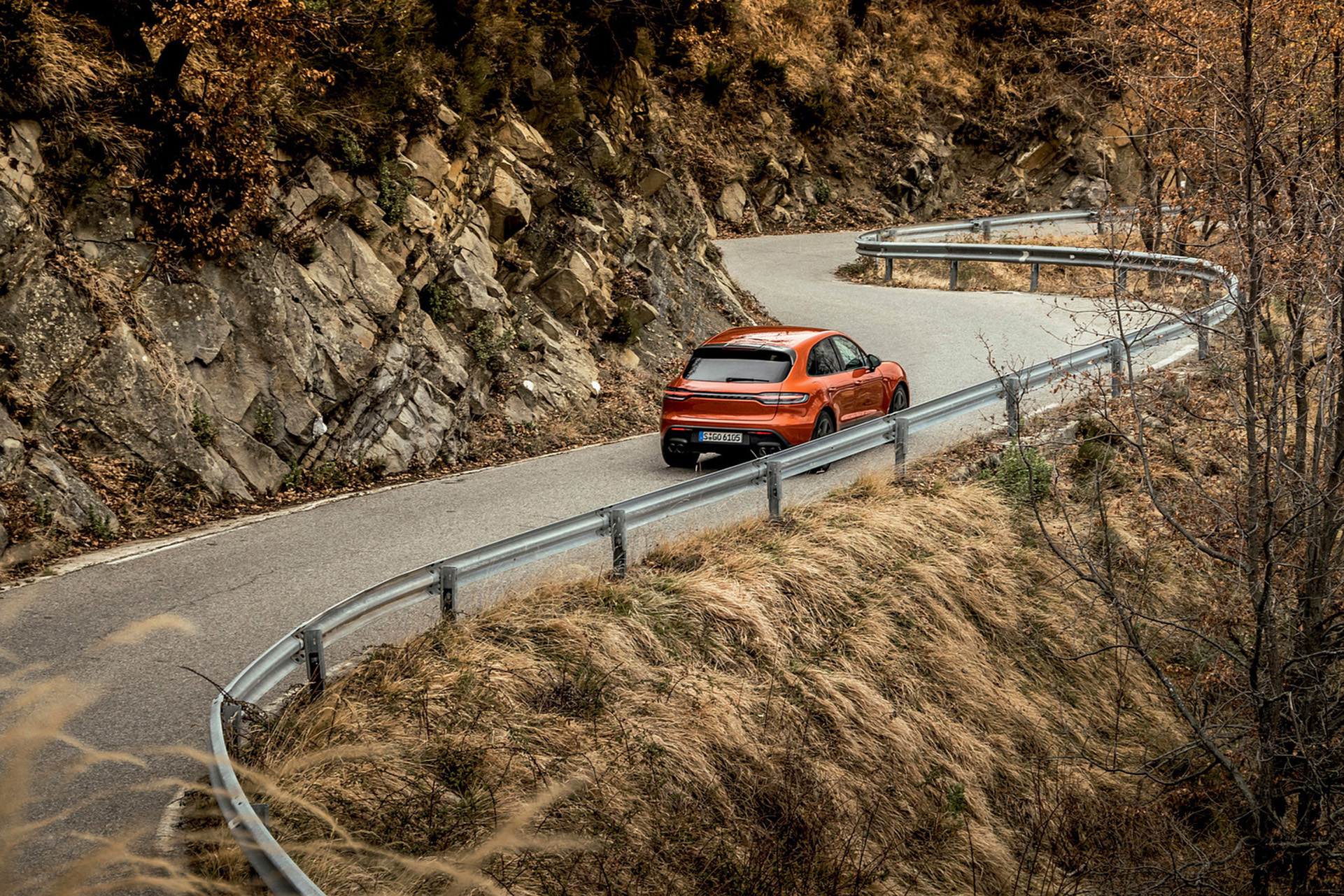 Download 2023 Porsche Macan T - Rear HD Wallpaper 1921x1281 #113