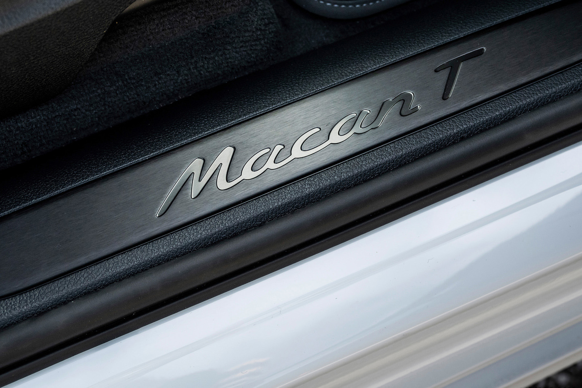 Download 2023 Porsche Macan T - Door Sill HD Wallpaper 1921x1281 #71