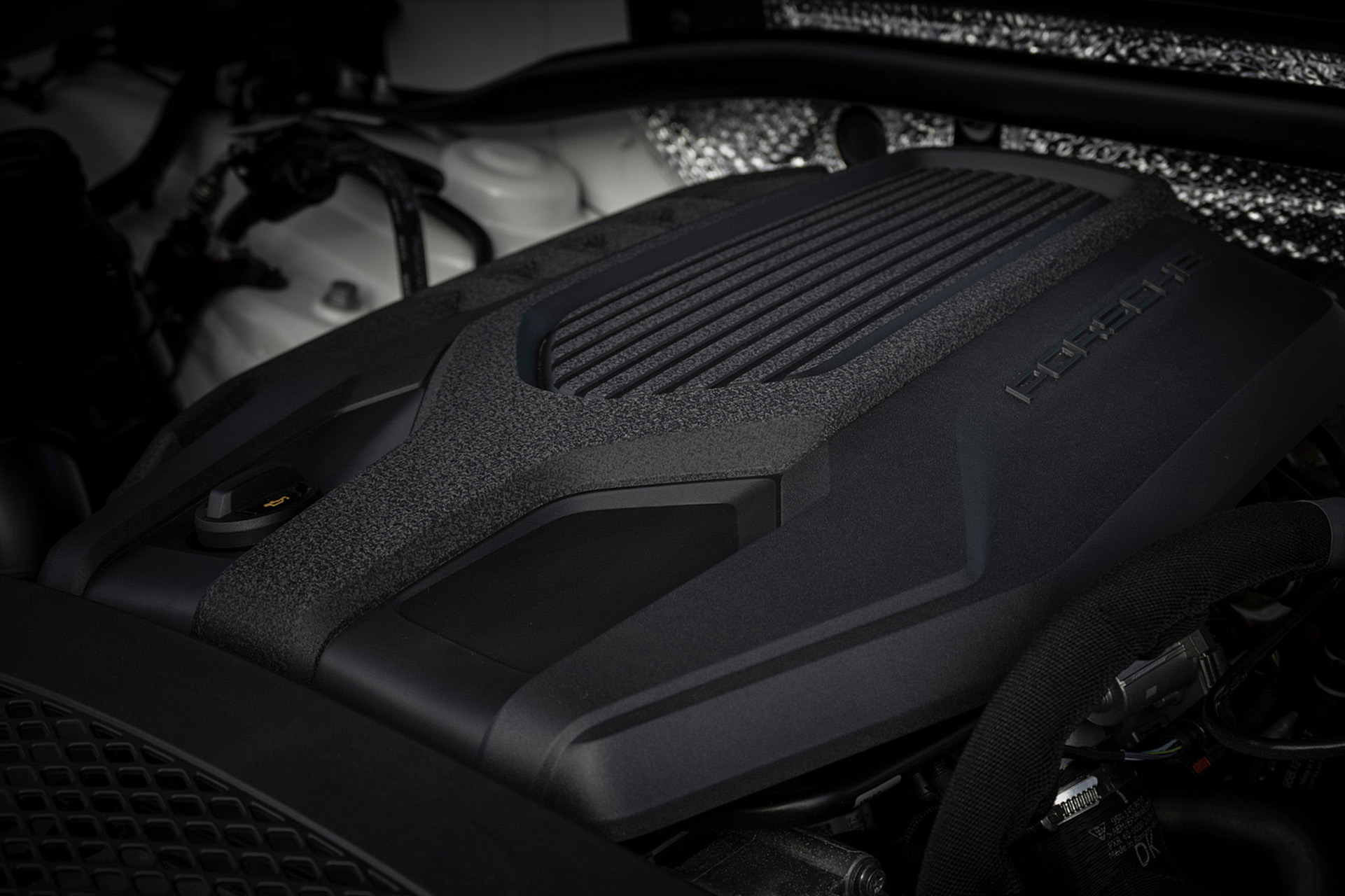 Download 2023 Porsche Macan T - Engine HD Wallpaper 1921x1280 #70