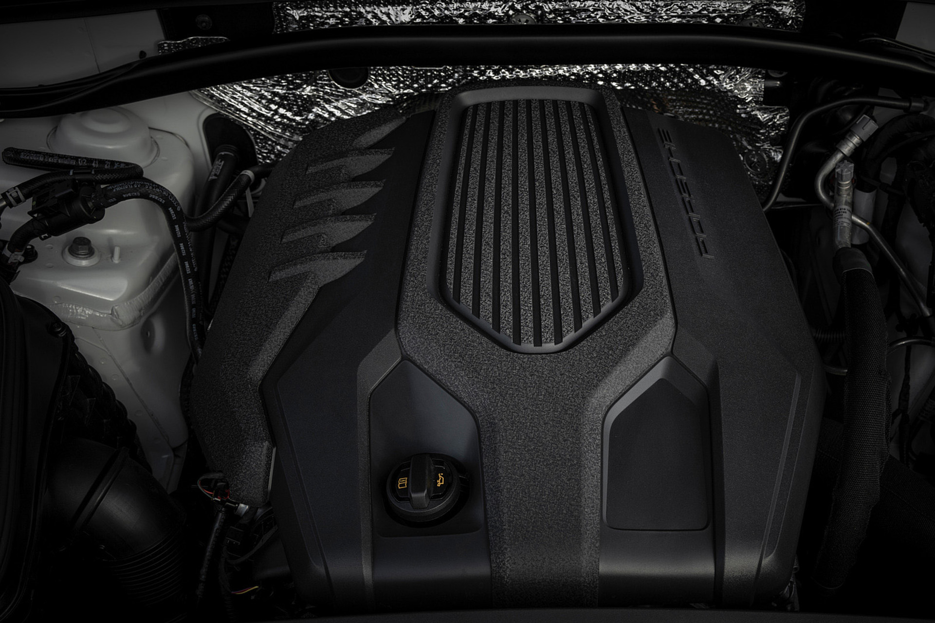 Download 2023 Porsche Macan T - Engine HD Wallpaper 1921x1280 #69