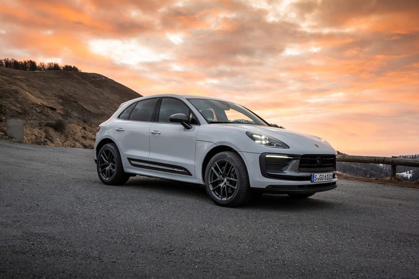 2023 Porsche Macan T - Front Three-Quarter Wallpaper 850x567 #43