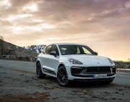 2023 Porsche Macan T - Front Three-Quarter Wallpaper 190x150