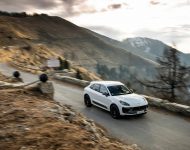 2023 Porsche Macan T - Front Three-Quarter Wallpaper 190x150