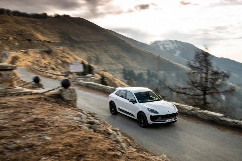 2023 Porsche Macan T - Front Three-Quarter Wallpaper 850x567 #35