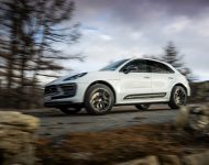 2023 Porsche Macan T - Front Three-Quarter Wallpaper 190x150