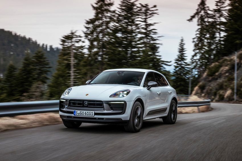 2023 Porsche Macan T - Front Three-Quarter Wallpaper 850x567 #18