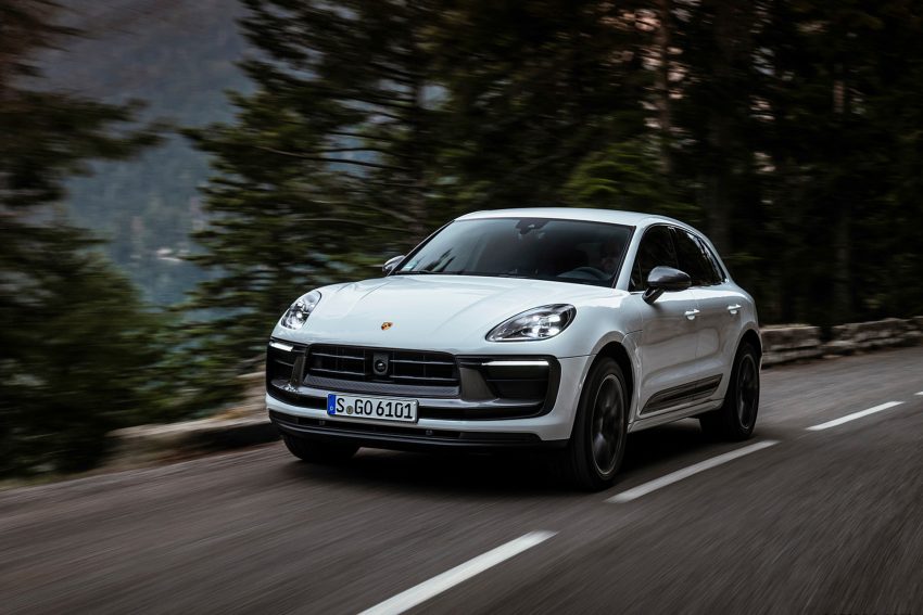 2023 Porsche Macan T - Front Three-Quarter Wallpaper 850x567 #1