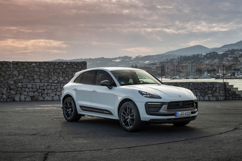 2023 Porsche Macan T - Front Three-Quarter Wallpaper 850x567 #51