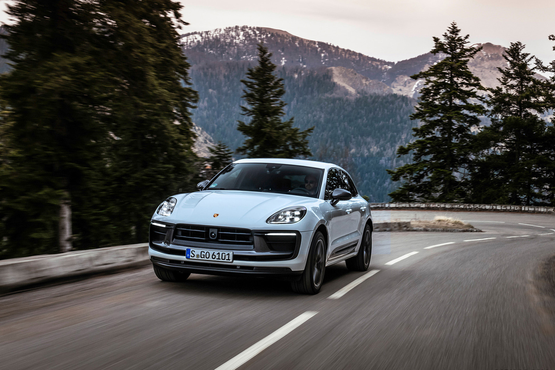 Download 2023 Porsche Macan T - Front HD Wallpaper 1921x1281 #7