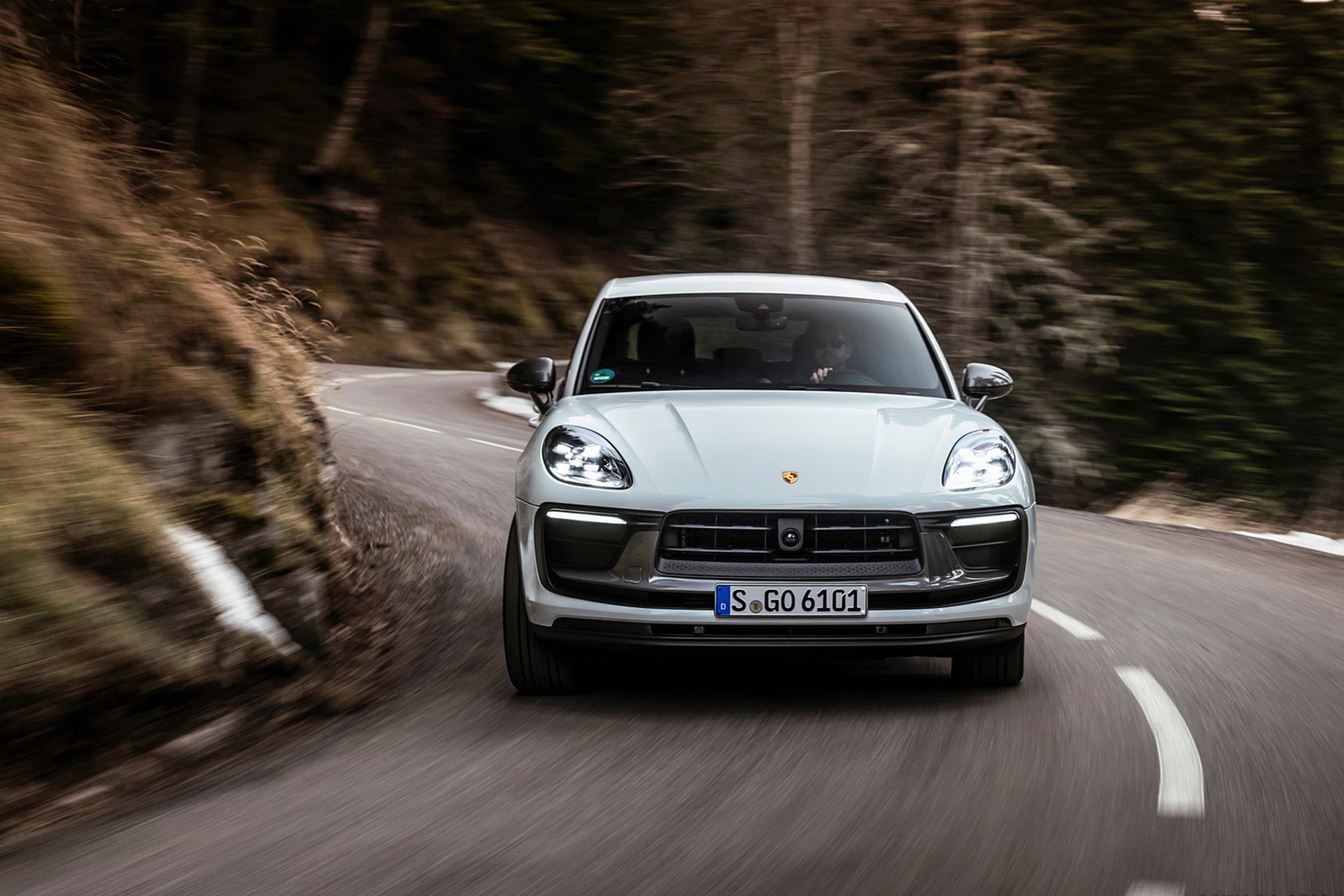 Download 2023 Porsche Macan T - Front HD Wallpaper 1921x1281 #5