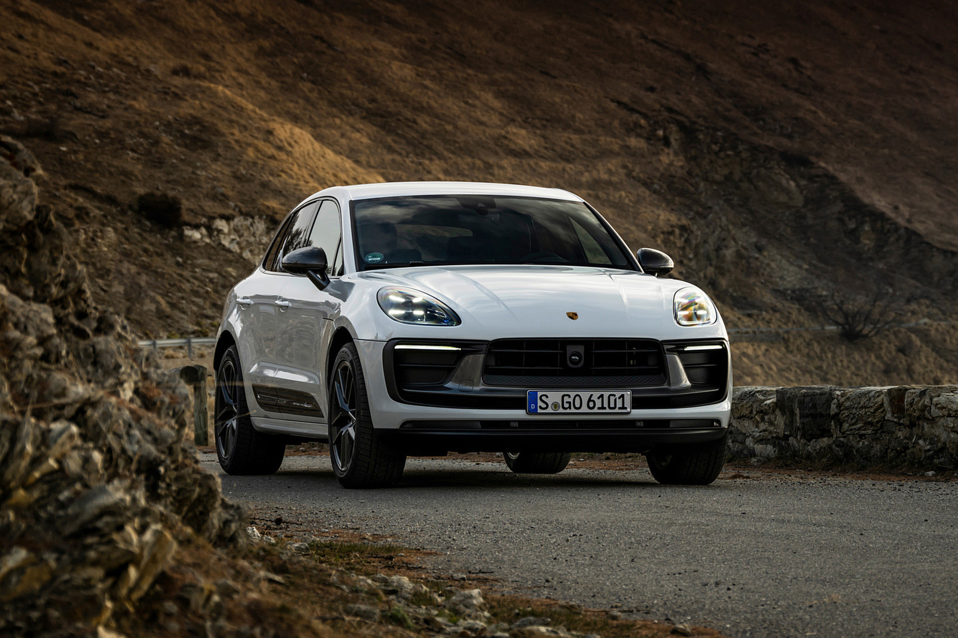 Download 2023 Porsche Macan T - Front HD Wallpaper 1921x1280 #41