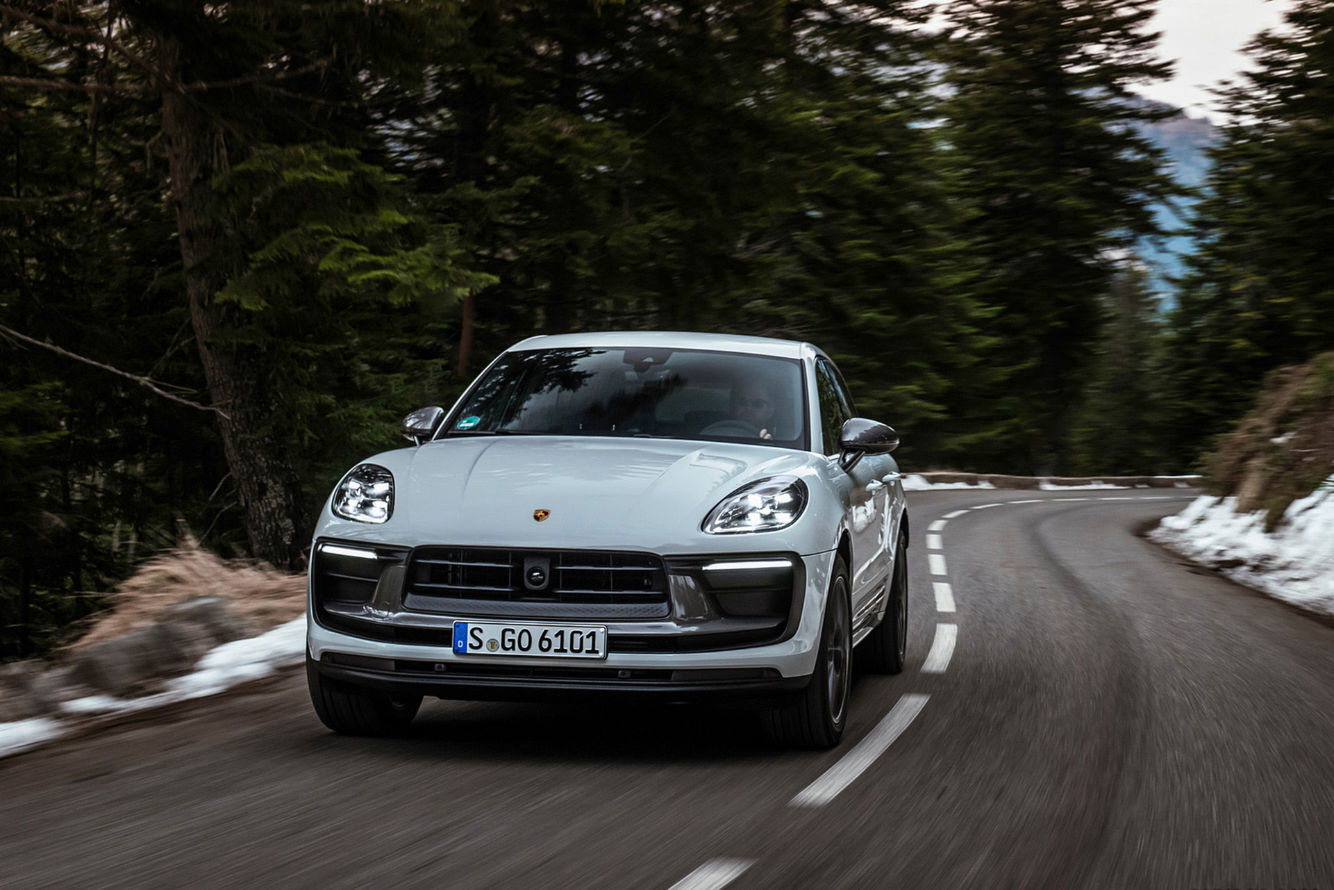 Download 2023 Porsche Macan T - Front HD Wallpaper 1921x1281 #14