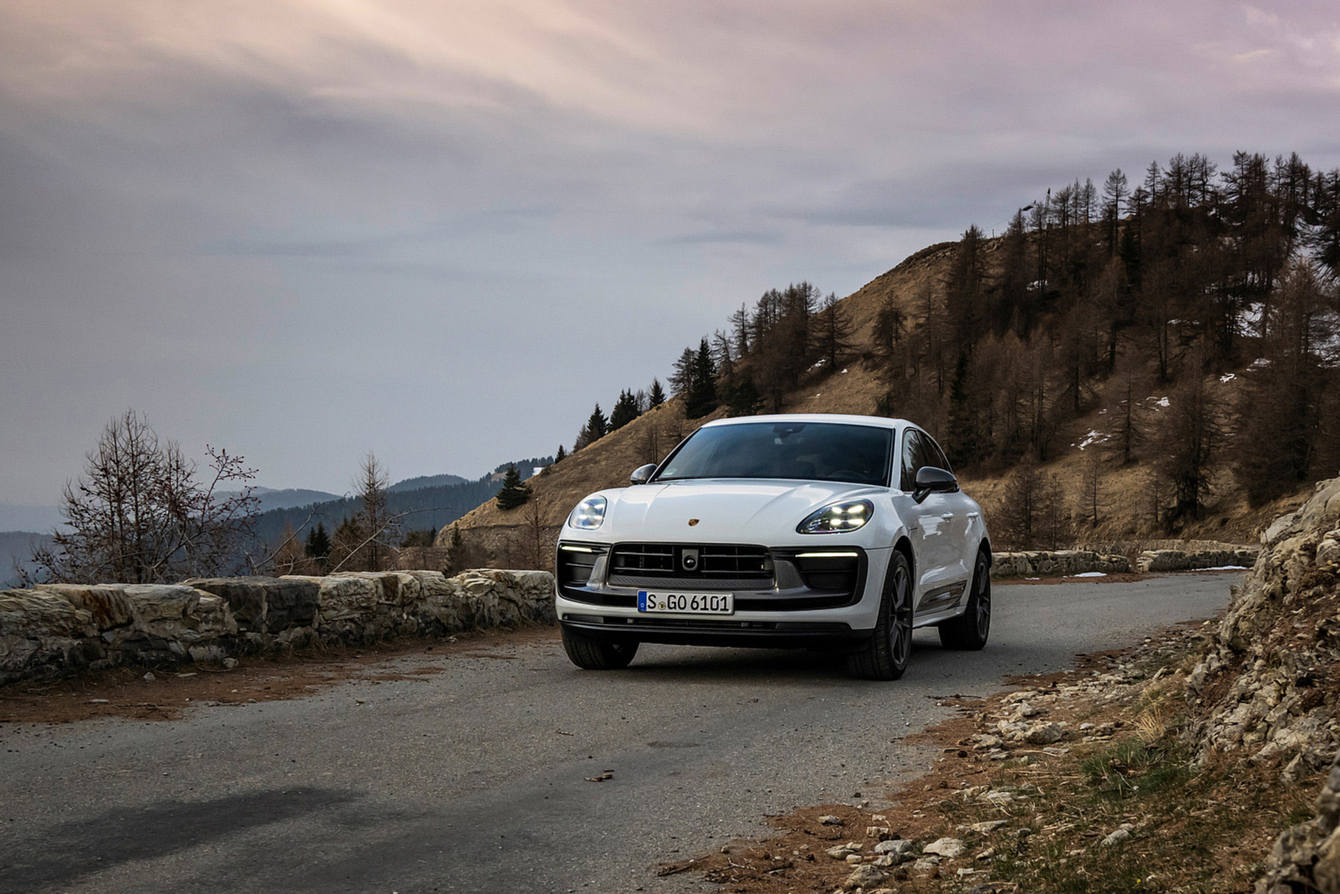 Download 2023 Porsche Macan T - Front HD Wallpaper 1921x1281 #42