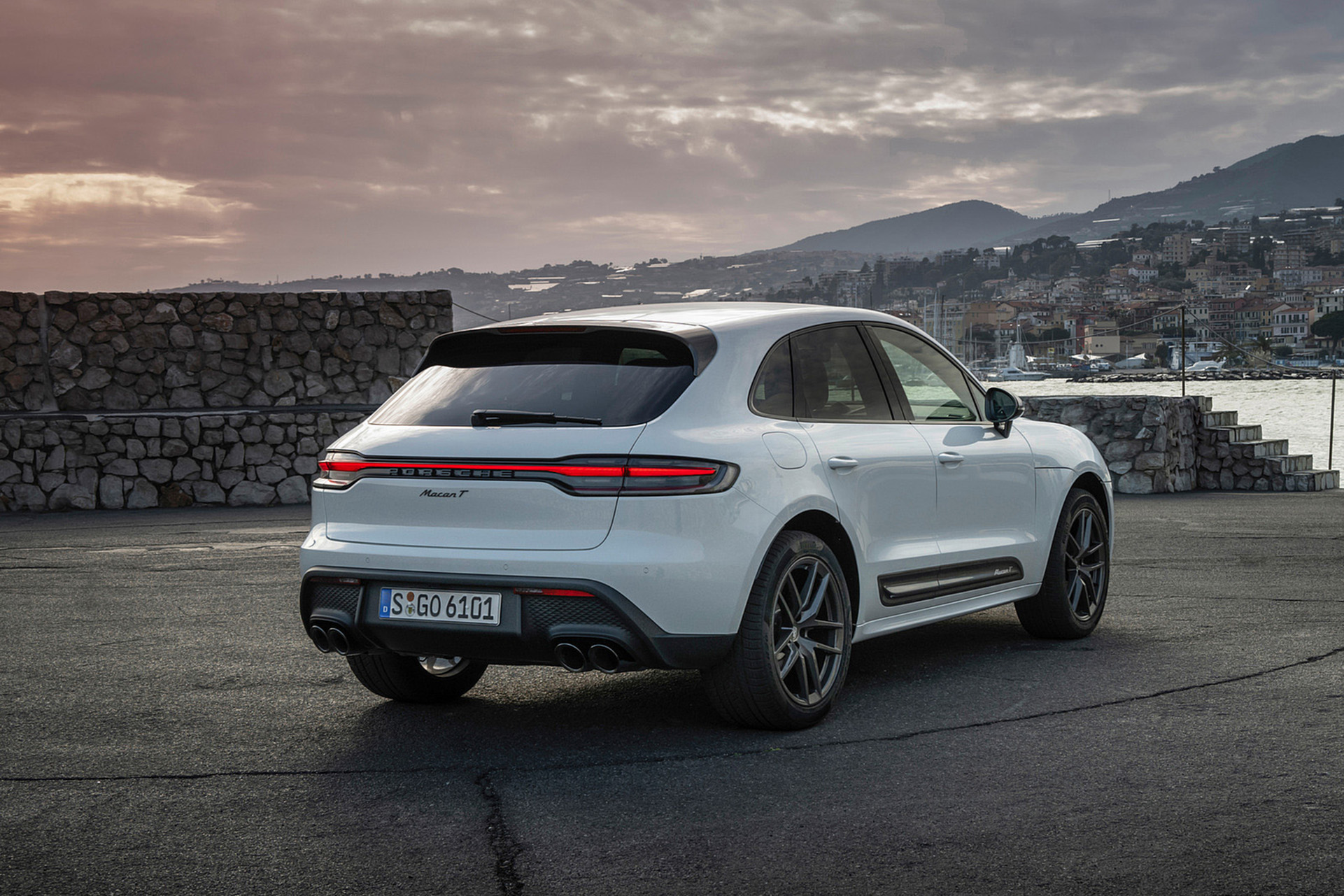 Download 2023 Porsche Macan T - Rear Three-Quarter HD Wallpaper 1921x1281 #53