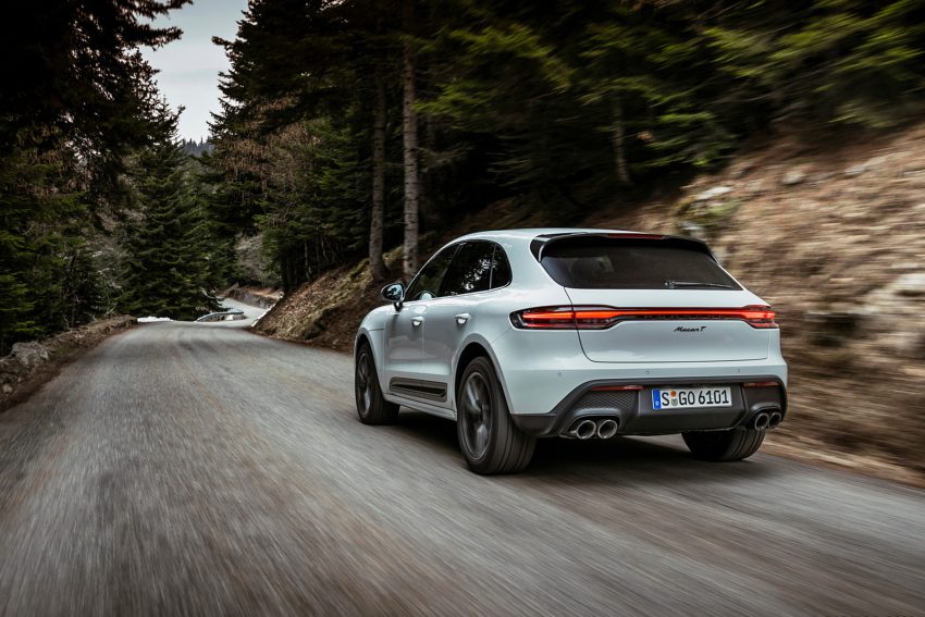 2023 Porsche Macan T - Rear Three-Quarter Wallpaper 850x567 #3