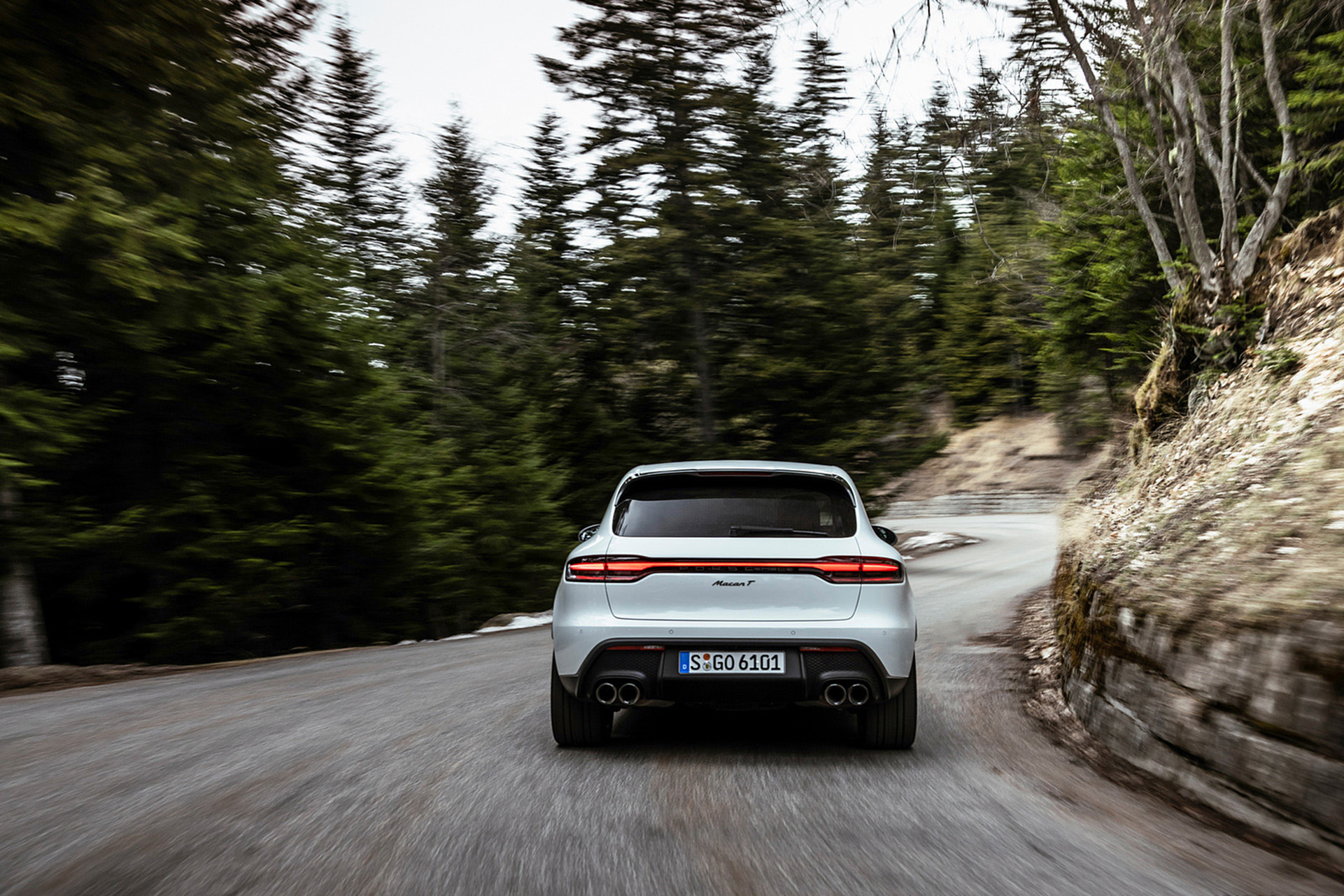 Download 2023 Porsche Macan T - Rear HD Wallpaper 1921x1281 #22