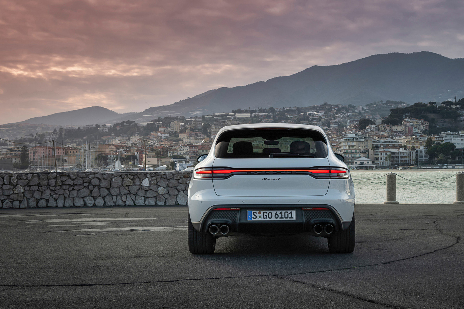 Download 2023 Porsche Macan T - Rear HD Wallpaper 1921x1281 #55