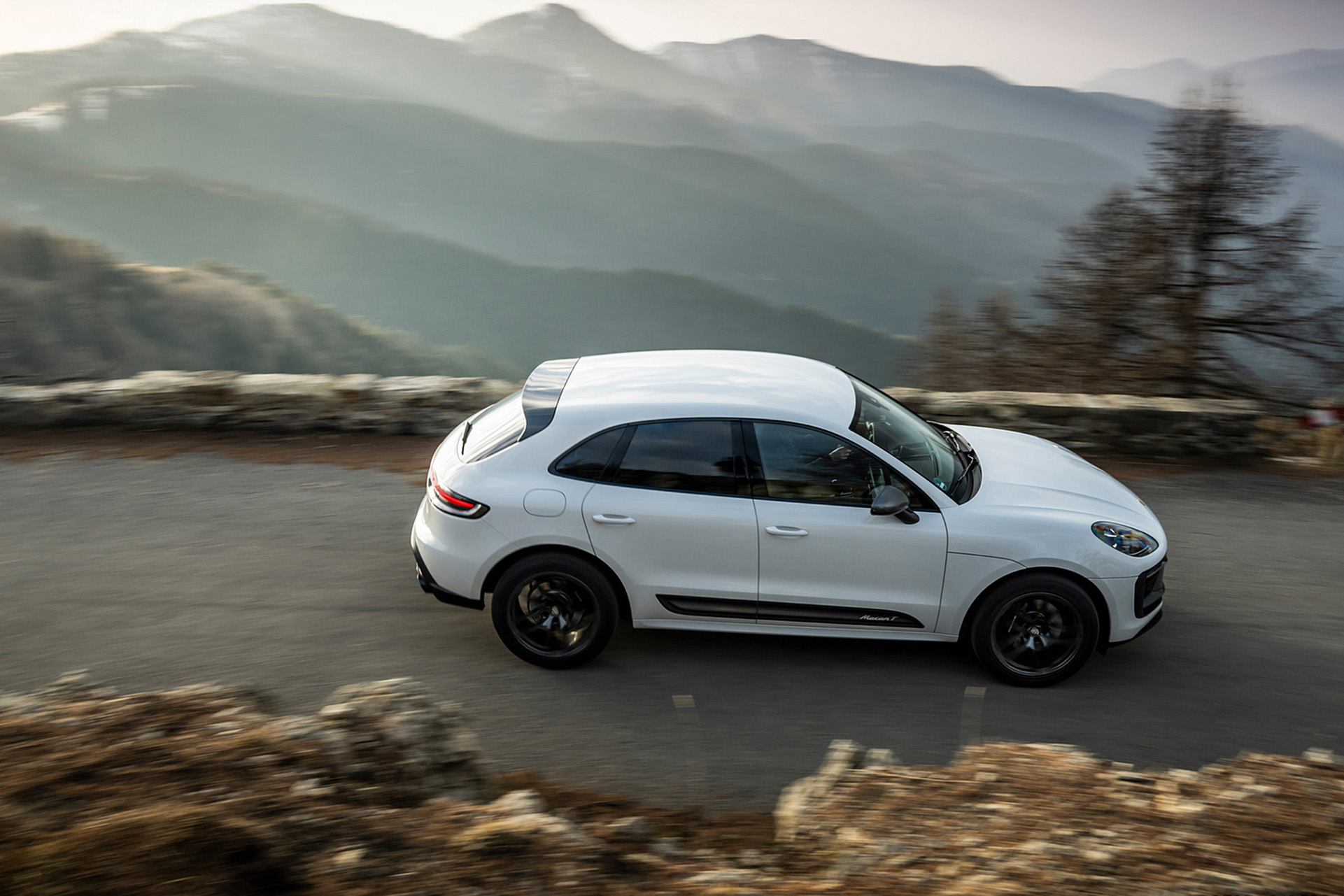 Download 2023 Porsche Macan T - Side HD Wallpaper 1921x1281 #37