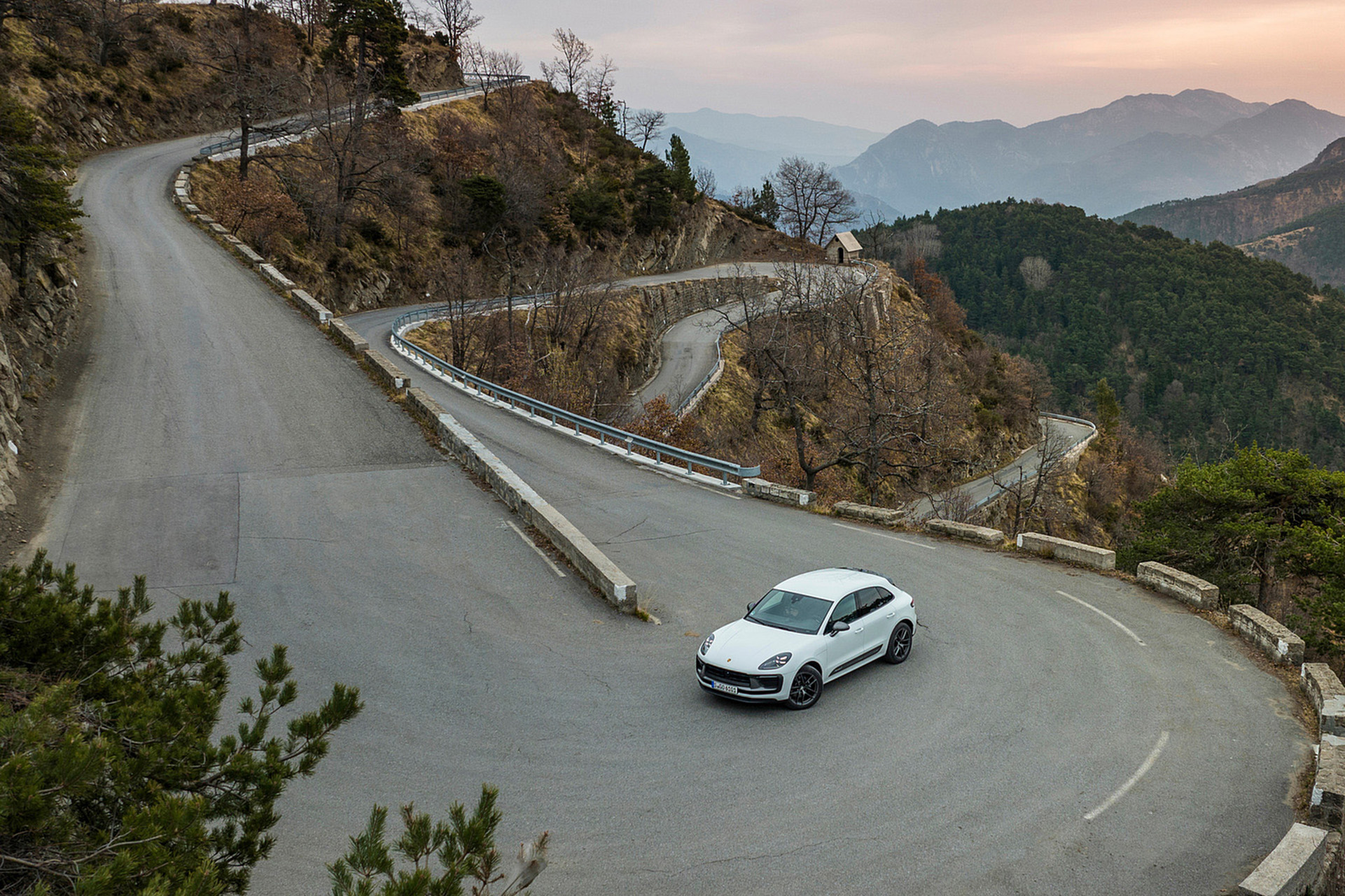 Download 2023 Porsche Macan T - Top HD Wallpaper 1921x1281 #26