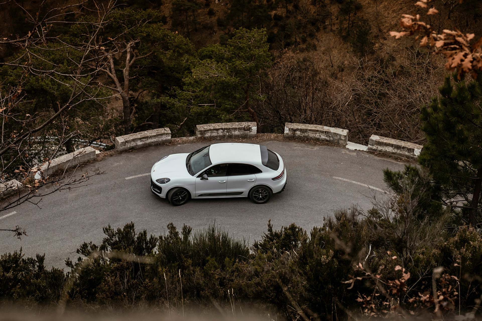 Download 2023 Porsche Macan T - Top HD Wallpaper 1921x1281 #30