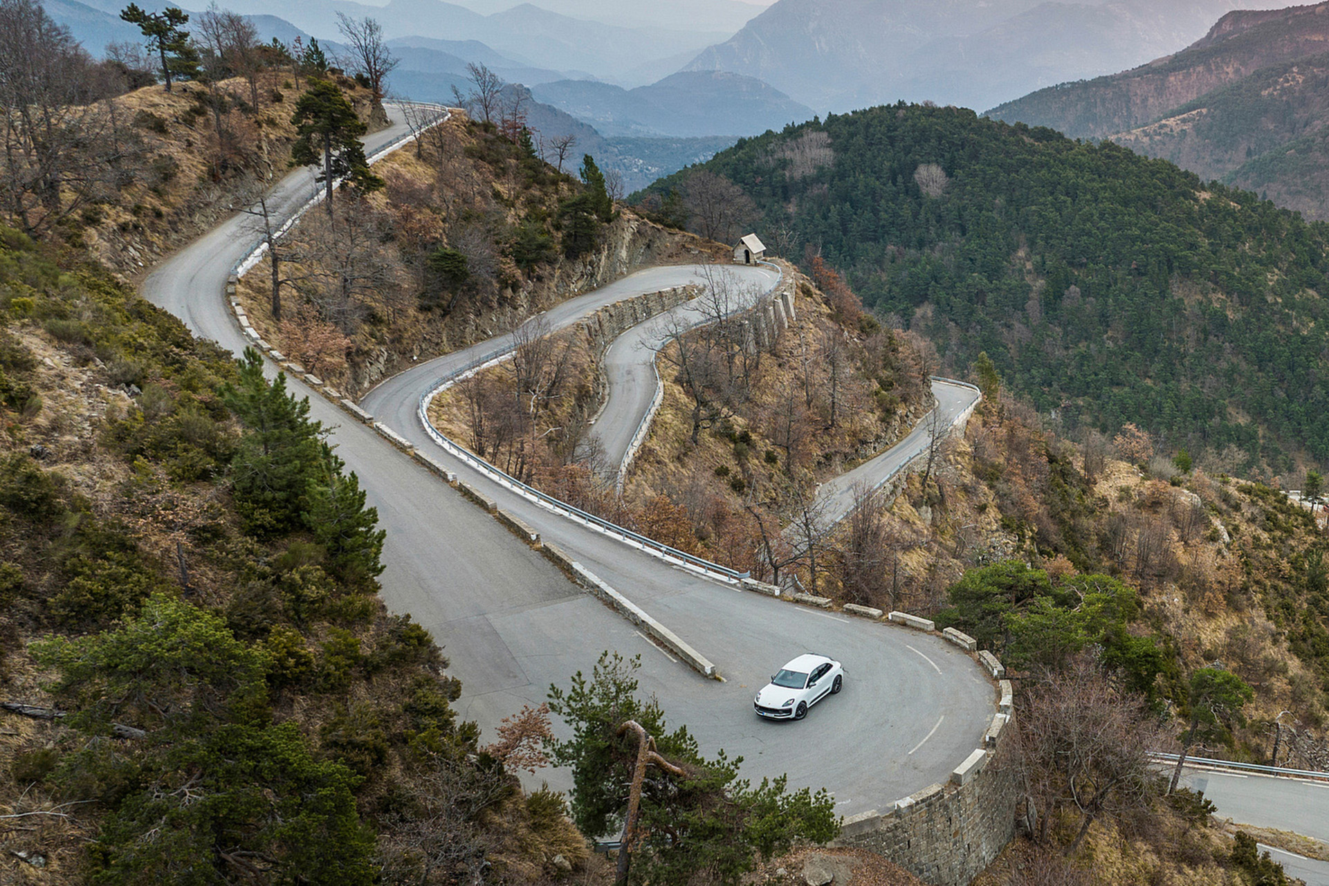 Download 2023 Porsche Macan T - Top HD Wallpaper 1921x1281 #32