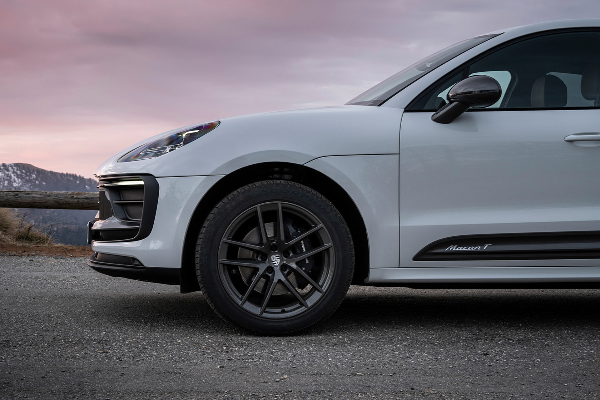 Download 2023 Porsche Macan T - Wheel HD Wallpaper 1921x1281 #60