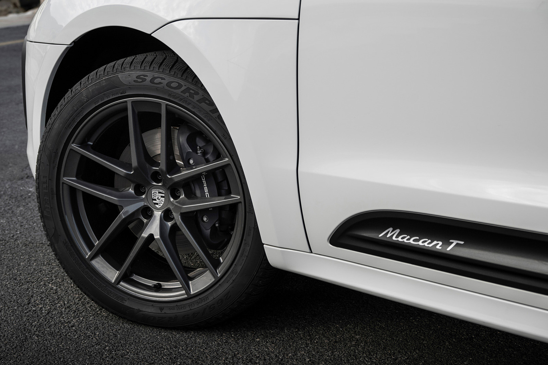 Download 2023 Porsche Macan T - Wheel HD Wallpaper 1921x1281 #61