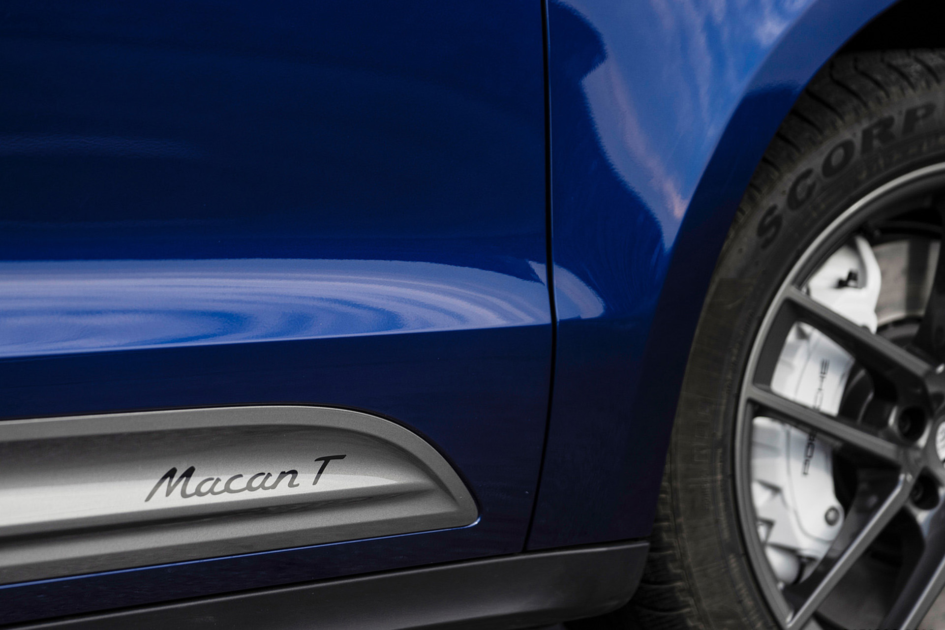 Download 2023 Porsche Macan T - Detail HD Wallpaper 1921x1281 #199