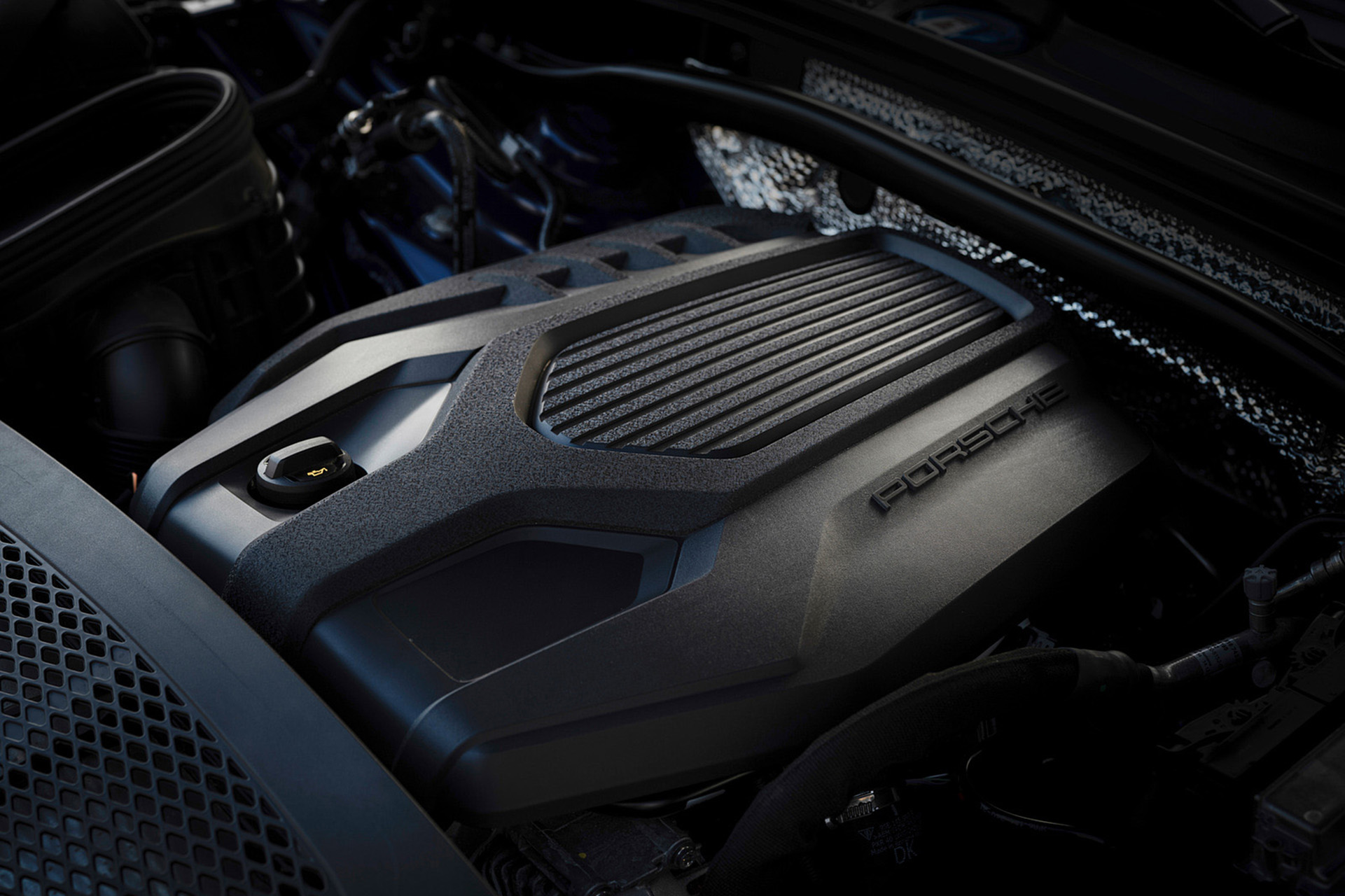 Download 2023 Porsche Macan T - Engine HD Wallpaper 1921x1280 #204