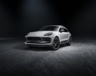 2023 Porsche Macan T - Front Three-Quarter Wallpaper 190x150