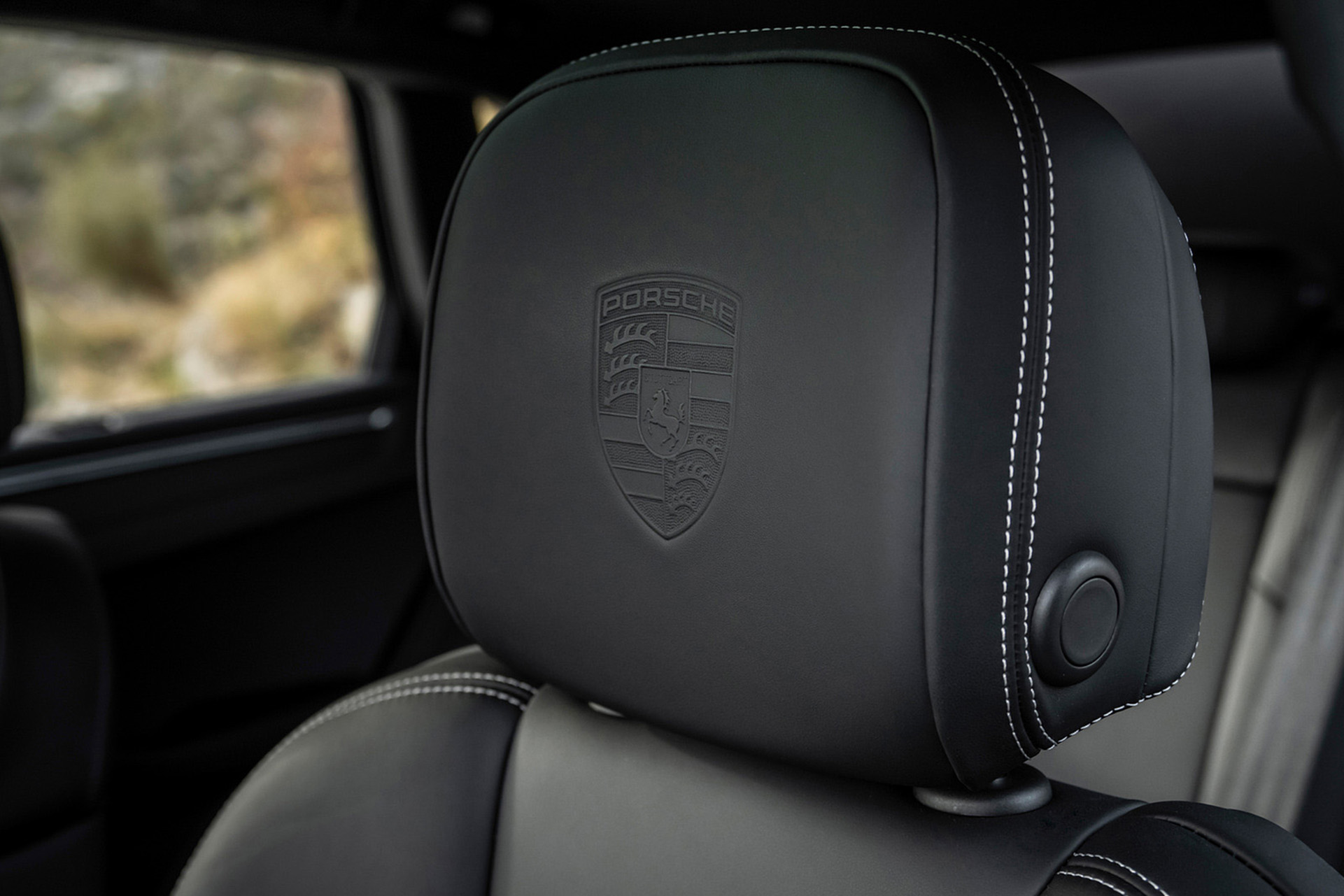 Download 2023 Porsche Macan T - Interior, Front Seats HD Wallpaper 1921x1281 #212