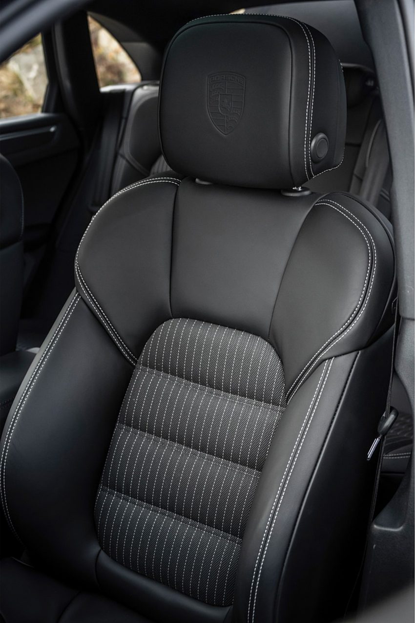 2023 Porsche Macan T - Interior, Front Seats Phone Wallpaper 850x1275 #213