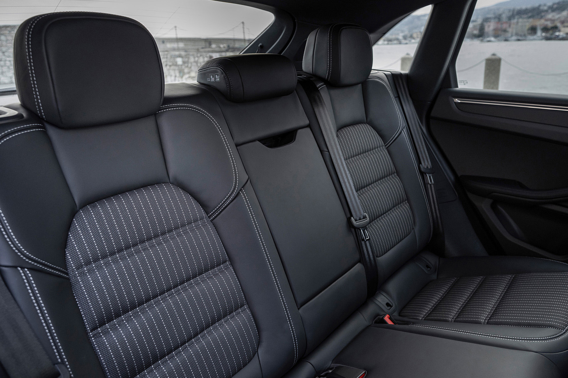 Download 2023 Porsche Macan T - Interior, Rear Seats HD Wallpaper 1921x1280 #218