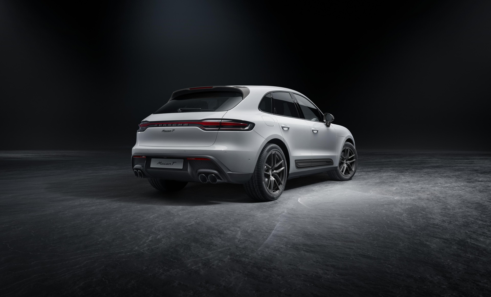 Download 2023 Porsche Macan T - Rear Three-Quarter HD Wallpaper 1920x1165 #220