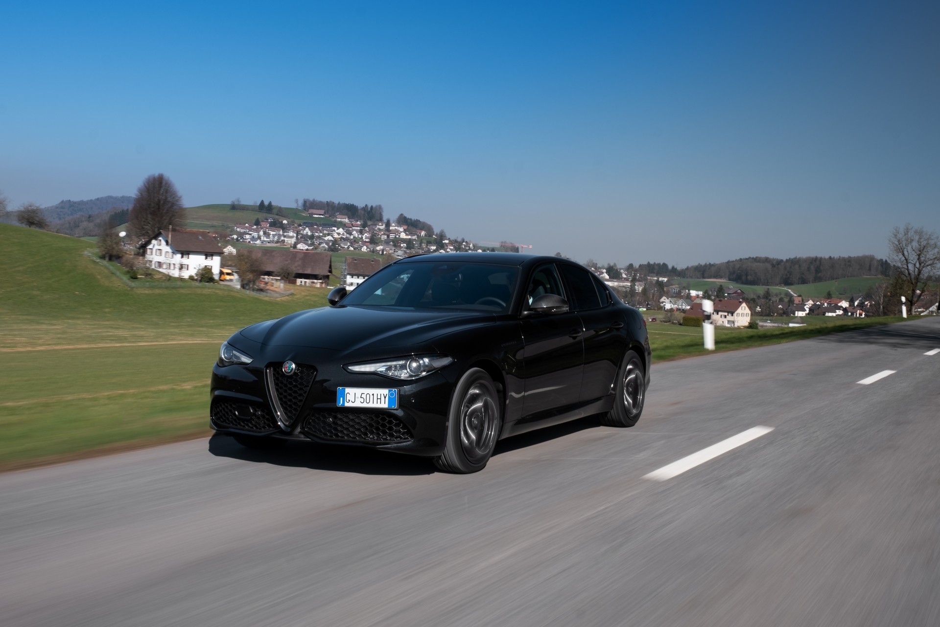 Download 2022 Alfa Romeo Giulia Estrema - Front Three-Quarter HD Wallpaper 1920x1280 #1