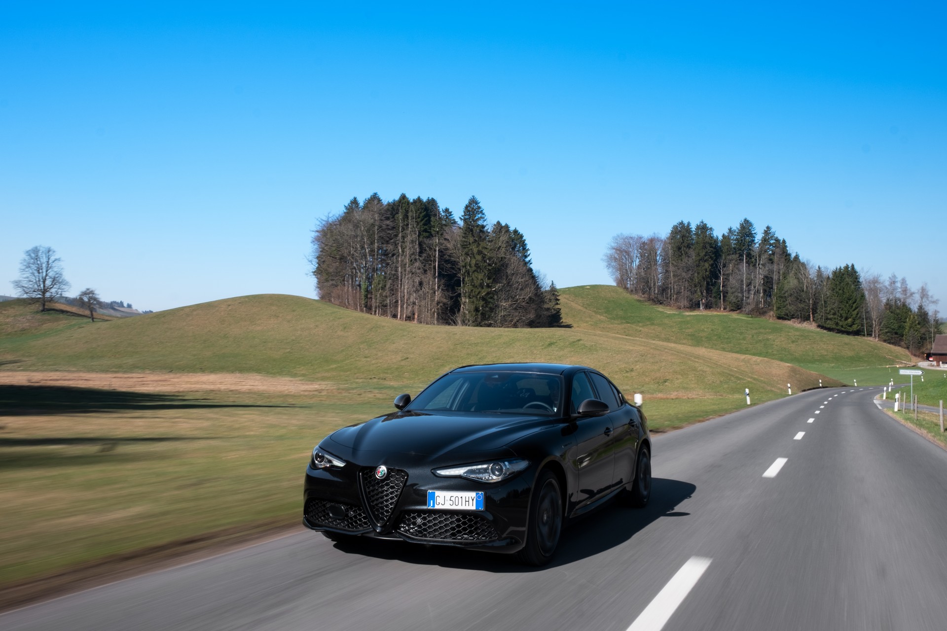 Download 2022 Alfa Romeo Giulia Estrema - Front HD Wallpaper 1920x1280 #3