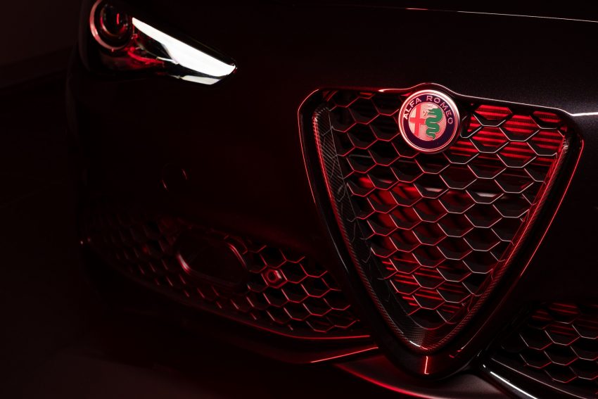2022 Alfa Romeo Giulia Estrema - Grille Wallpaper 850x567 #9