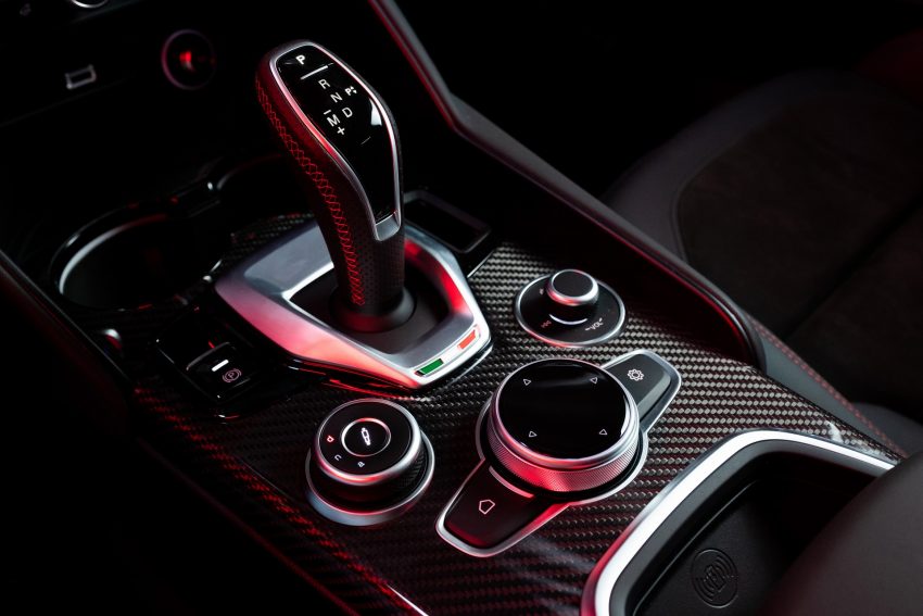 2022 Alfa Romeo Giulia Estrema - Interior, Detail Wallpaper 850x567 #13