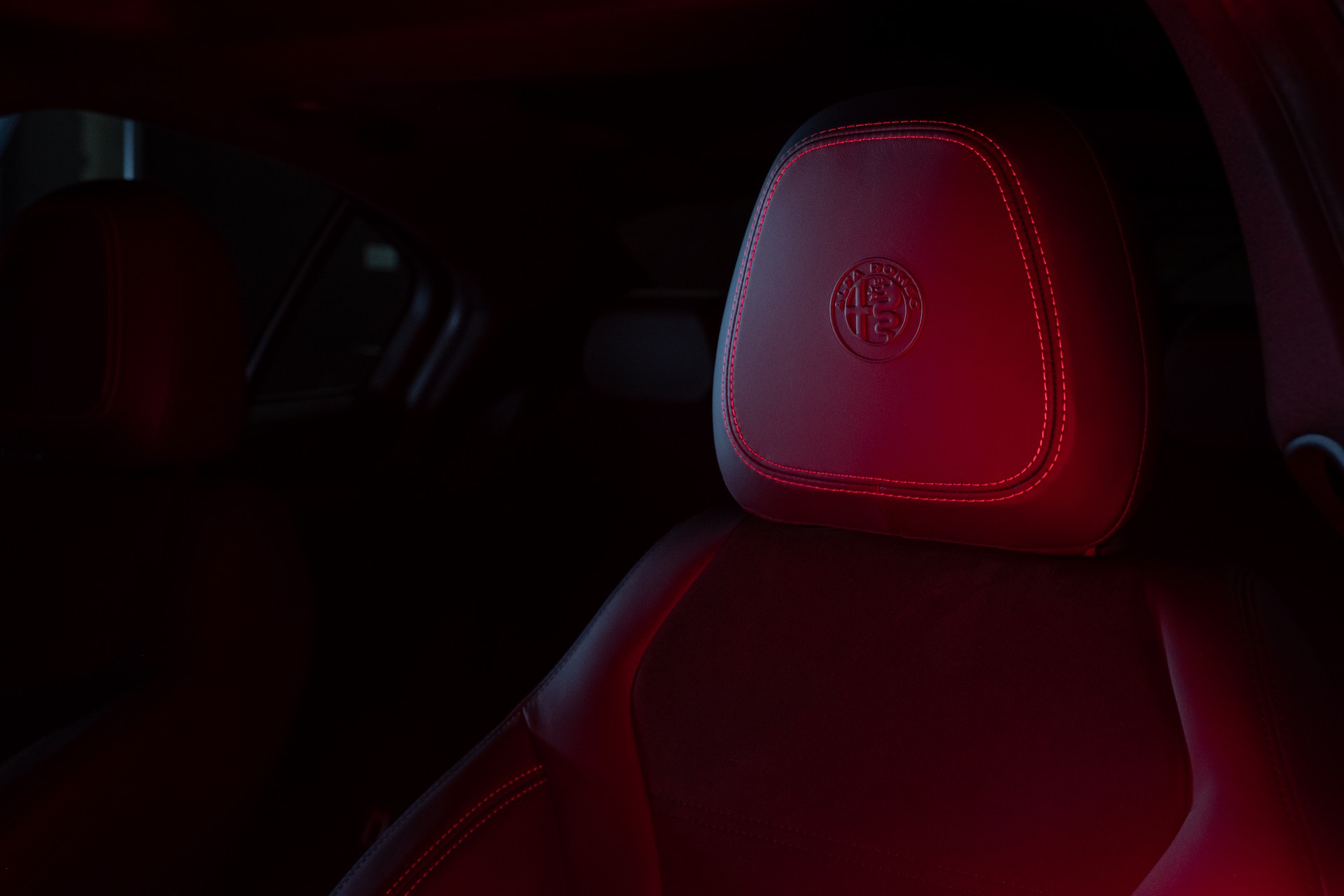 Download 2022 Alfa Romeo Giulia Estrema - Interior, Seats HD Wallpaper 1920x1280 #16