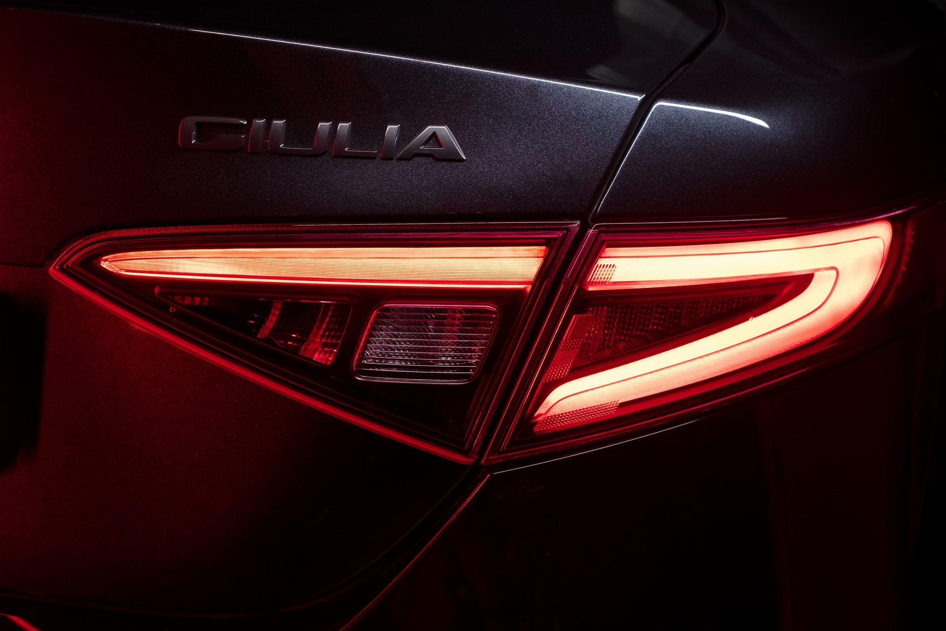 Download 2022 Alfa Romeo Giulia Estrema - Tail Light HD Wallpaper 1920x1280 #11