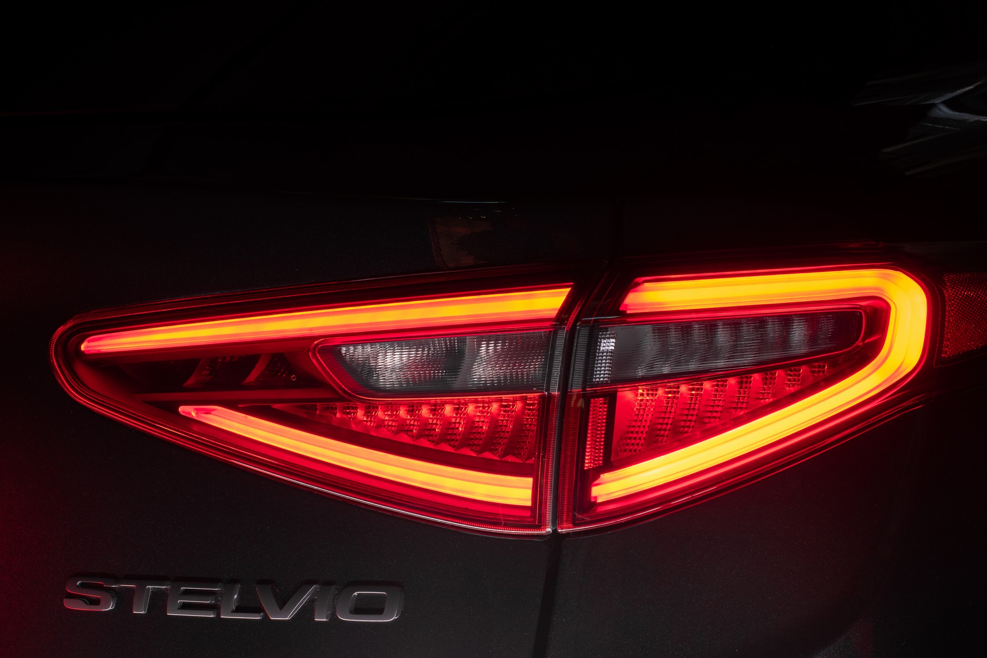 Download 2022 Alfa Romeo Stelvio Estrema - Tail Light HD Wallpaper 1920x1280 #12
