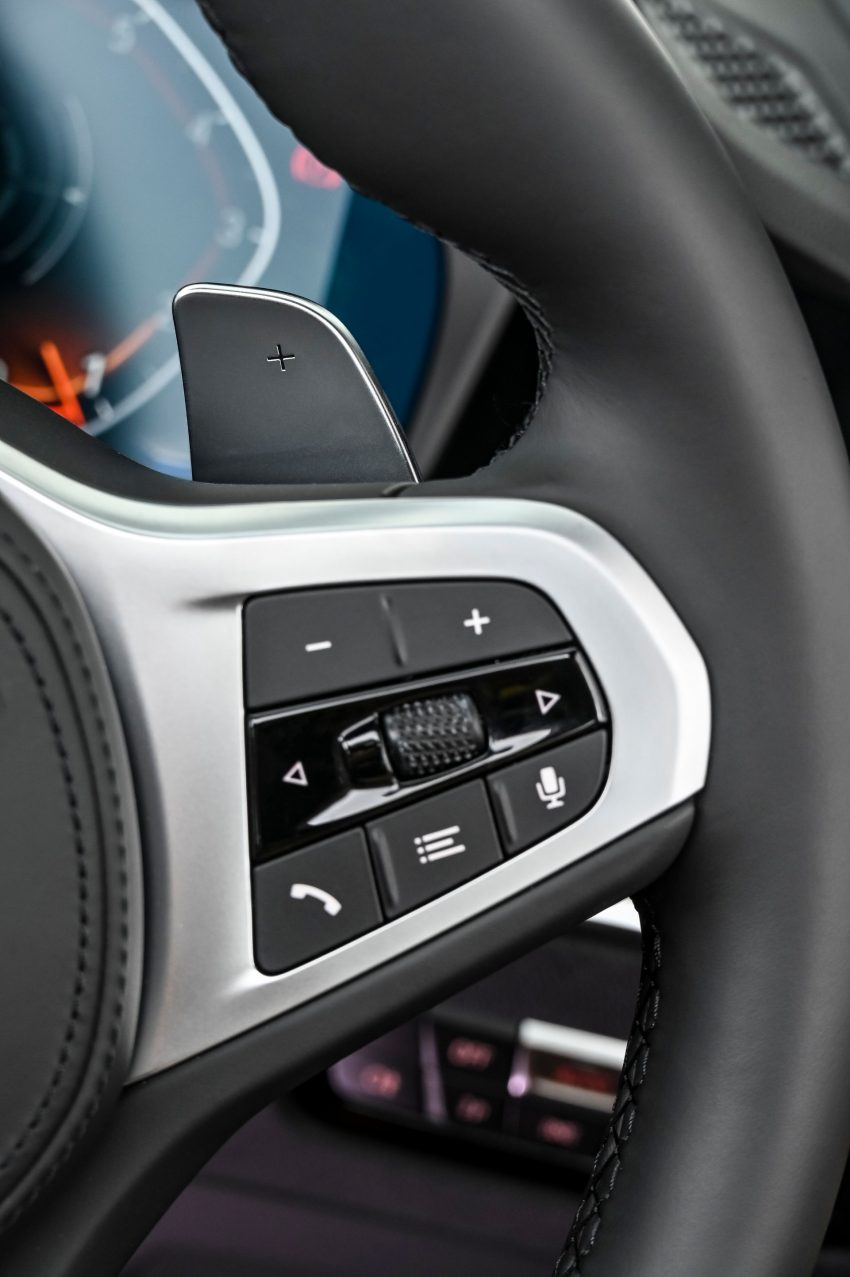 2022 BMW M240i Coupé - SA version - Interior, Steering Wheel Phone Wallpaper 850x1277 #33